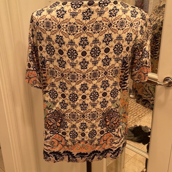 Hale Bob M Floral Short Sleeve Top in NEW Condition Poly/Spandex Blend - Picture 14 of 15
